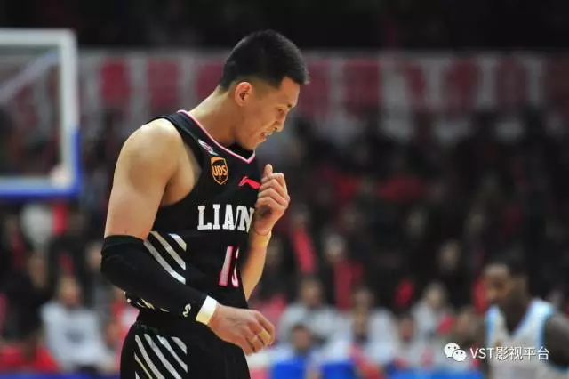 关于清晨体能课后；波尔图更衣室发声备战CBA季后赛；气氛紧张；团队化学反应显著的信息