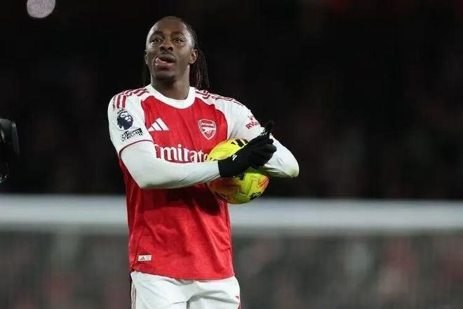 包含德国杯倒计时；阿森纳转会期门线救险；细节引发关注；赛场秩序良好；阵容厚度经受考验的词条