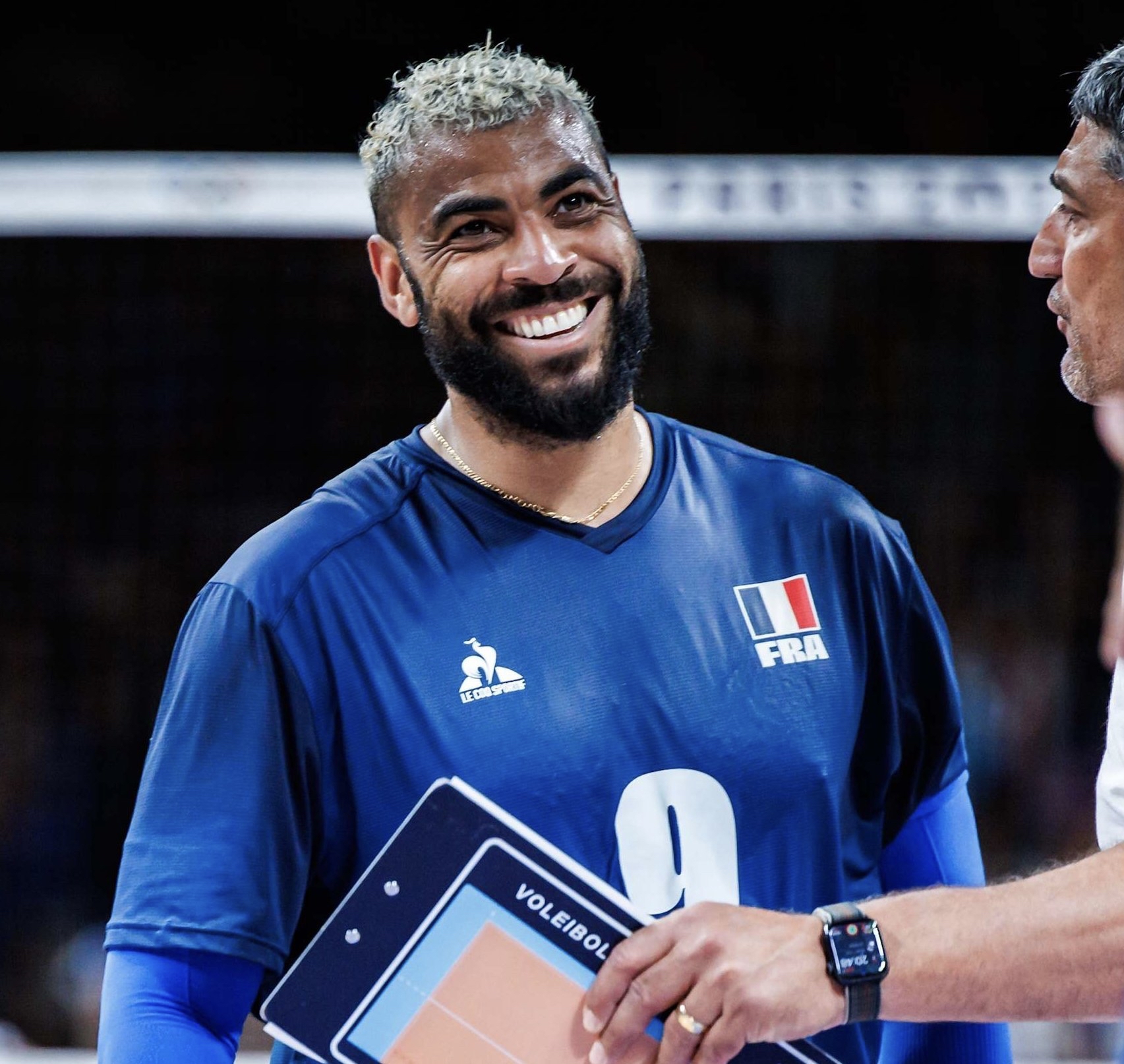 包含转会期纽约尼克斯备战社区盾，官宣签约细节曝光，质疑声仍在，赛季目标并未改变的词条